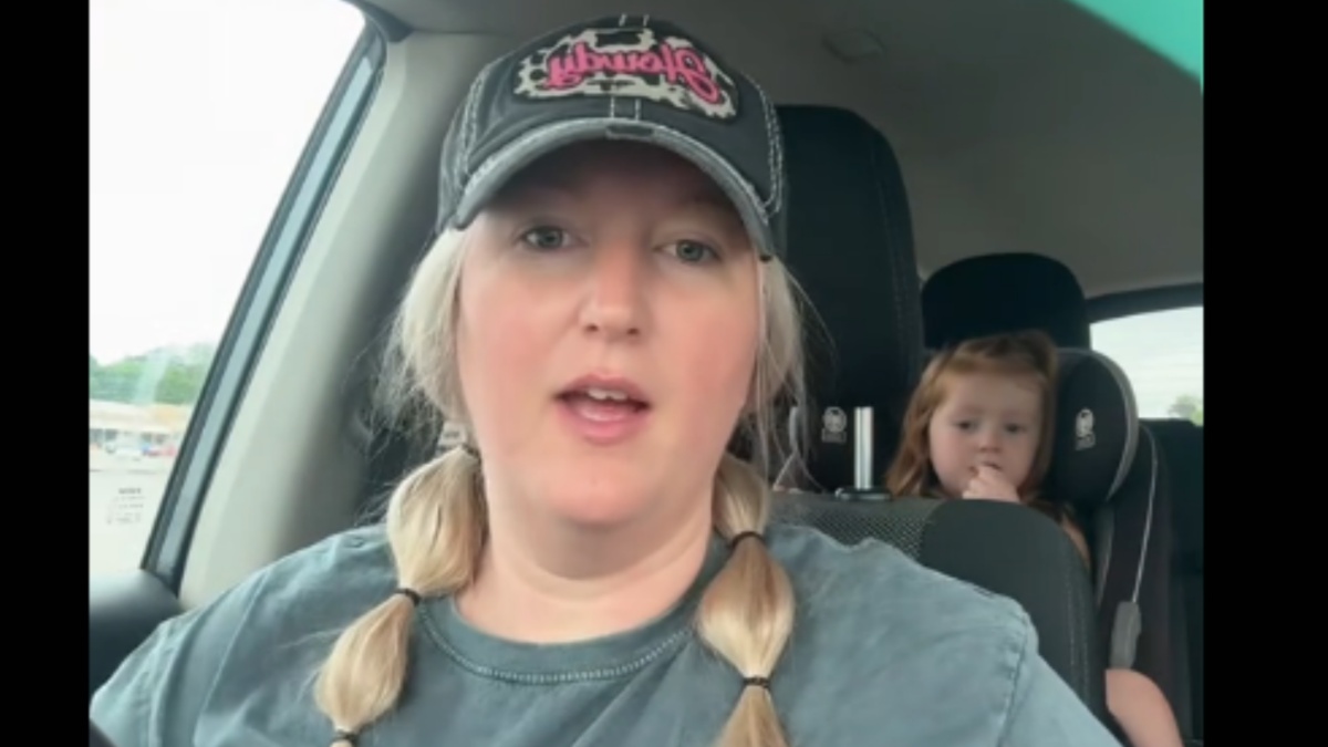 Tennessee Mother Of 5 Turns Hero Thanks To Facebook: ‘You Deserve An Award'